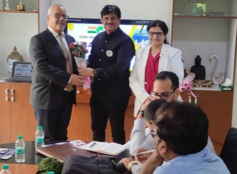 Jitendra Joshi with Director General of the Industrial Office of the Ministry of Industry, Cuba and International Delegates